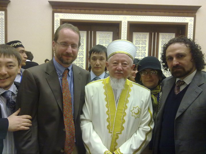 Abu Bakr Rieger referierte mehrmals auf Einladung des Muftis Kasachstans Absattar Hajji Derbissali (in der Mitte) in dem zentralasiatischen Land.